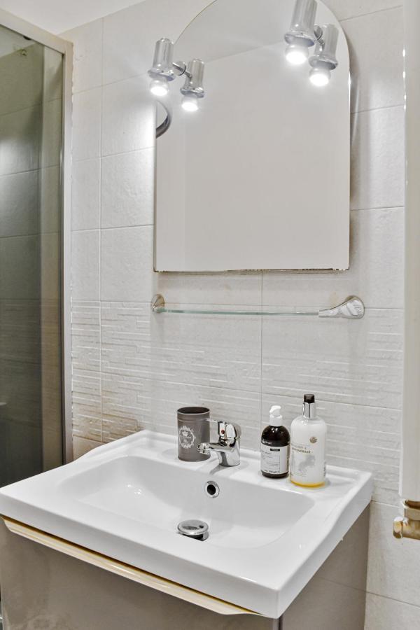 Homestay Отопени Экстерьер фото