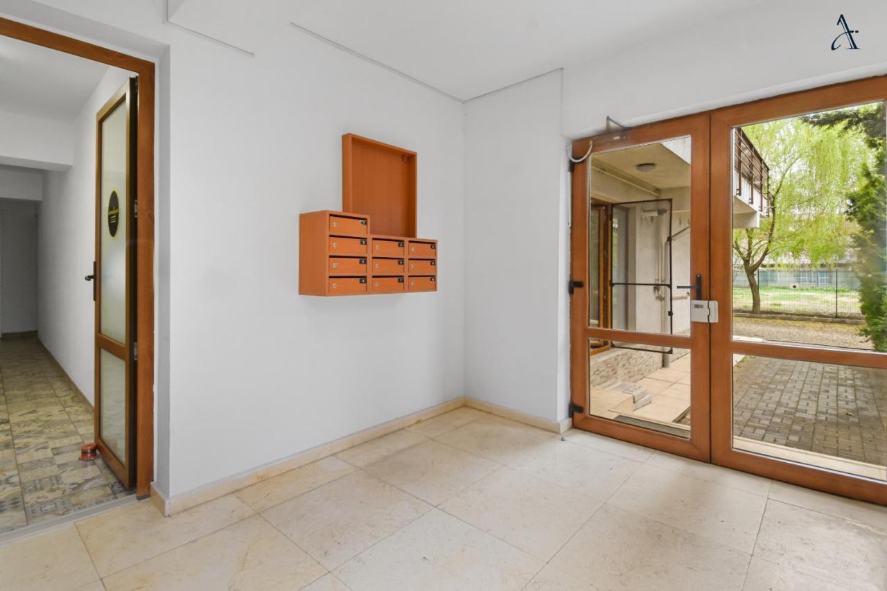 Homestay Отопени Экстерьер фото